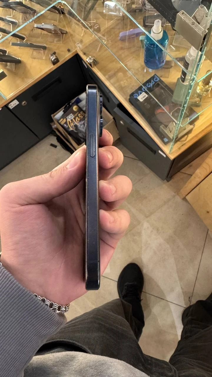 Б/В Apple iPhone 15 Pro 128GB Blue Titanium (Сліди використання) Акумулятор 100%, замінений.