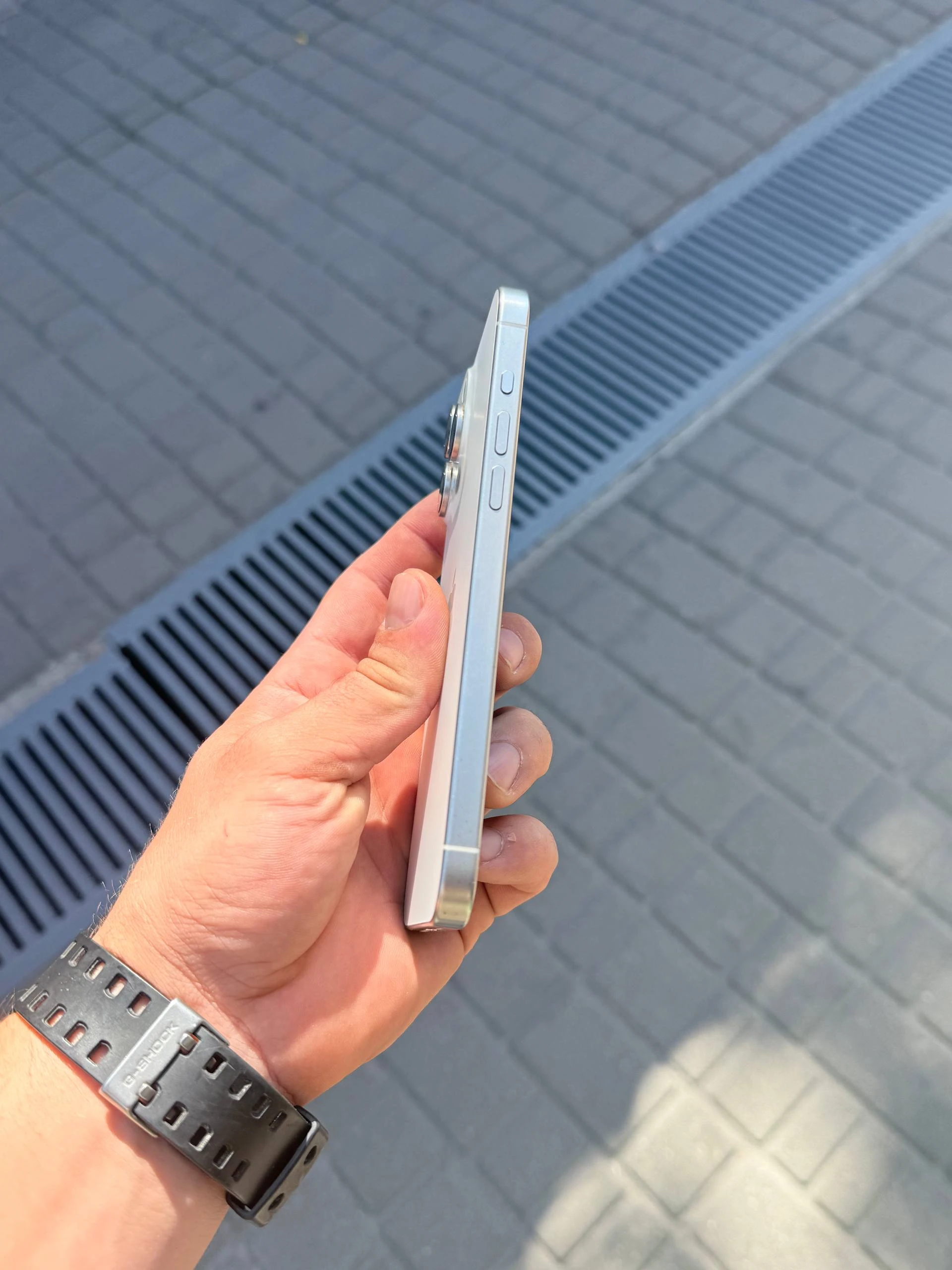 Б/У Apple iPhone 15 Pro Max 256GB eSIM White Titanium (Следы использования) Аккумулятор 83%. Комплект: