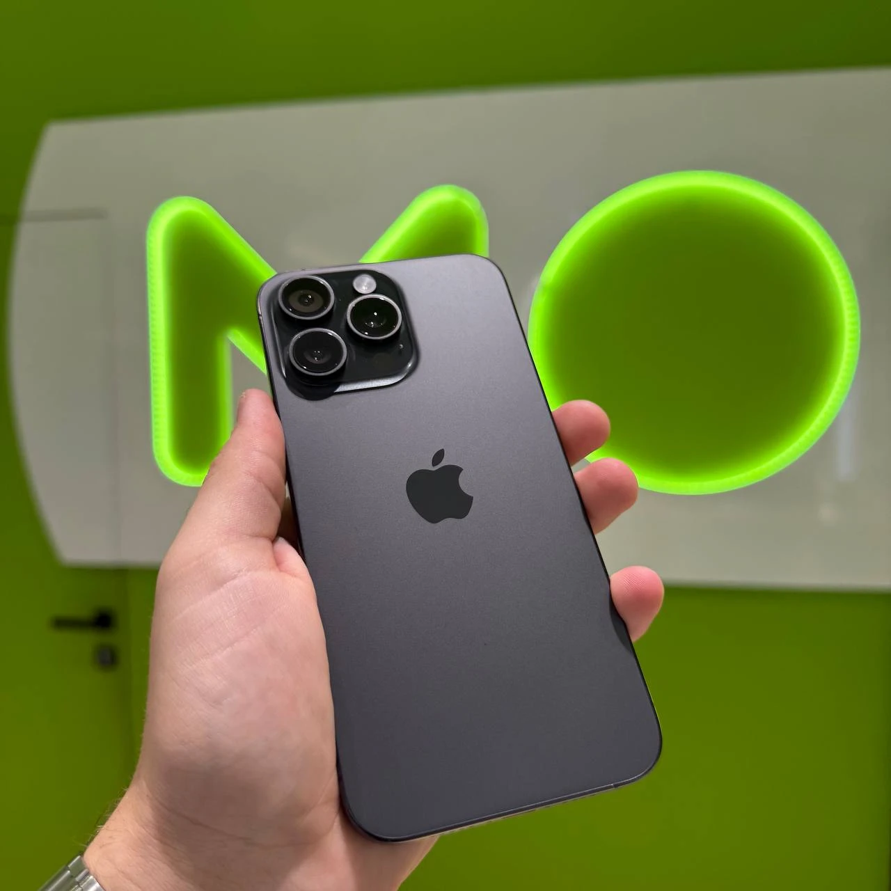 Б/В Apple iPhone 15 Pro Max 256GB eSIM Black Titanium (Як новий) (MU663)